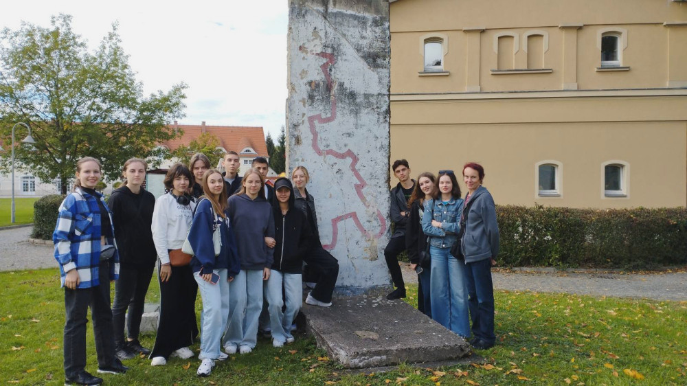 1688 image for slide